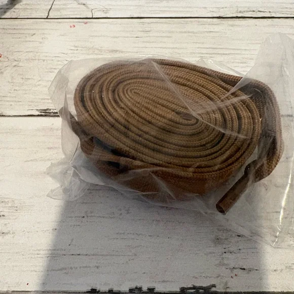 UGG Women’s Lomel Sneaker - Picture 7 of 7